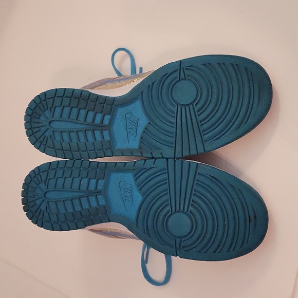 EUC Nike Leather Sneakers in Silver and Blue, Youth 7, UK 6 - Picture 8 of 9